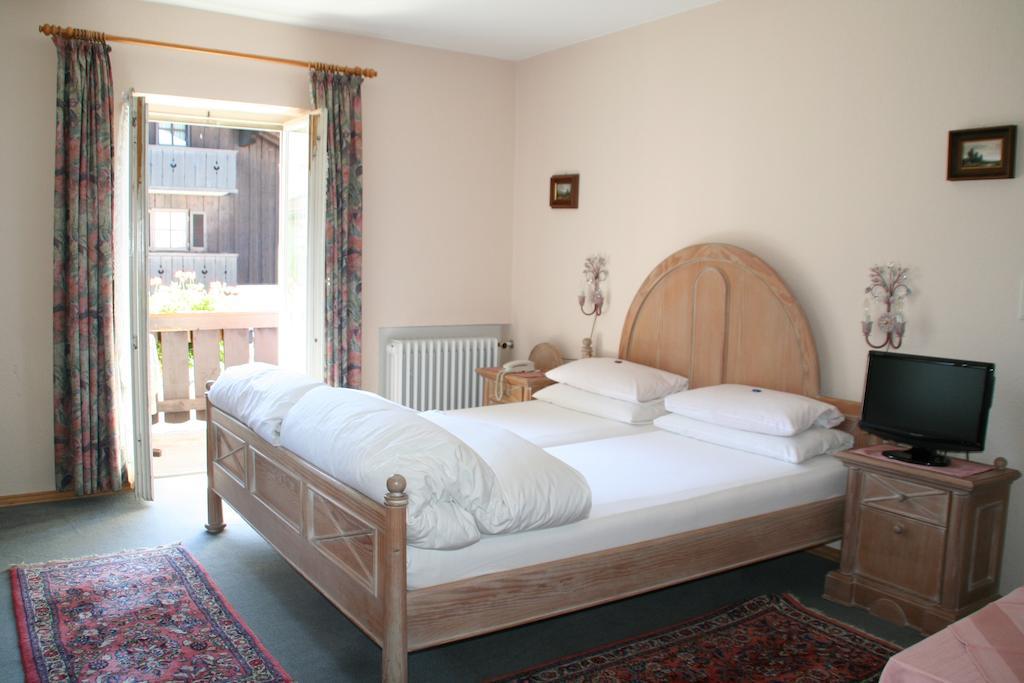 Haus Hollental Hotel Garmisch-Partenkirchen Room photo